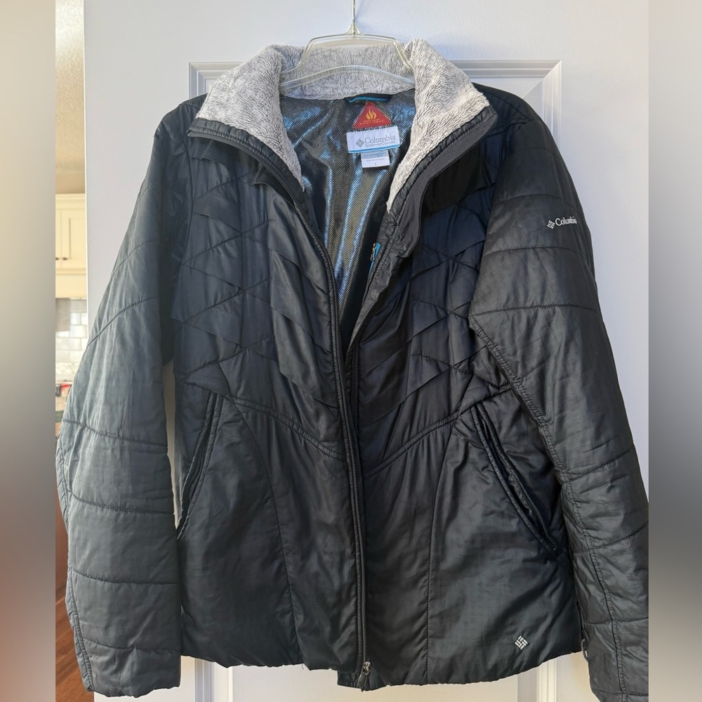 Columbia Black Quilted Jacket with Gray Lining